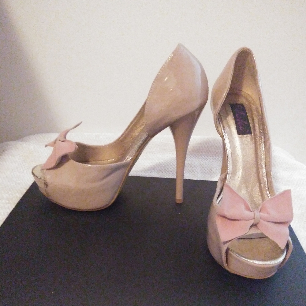 Tan stiletto